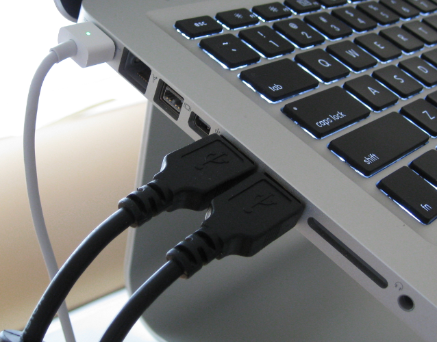 Macbook usb порт. Macbook usb порт