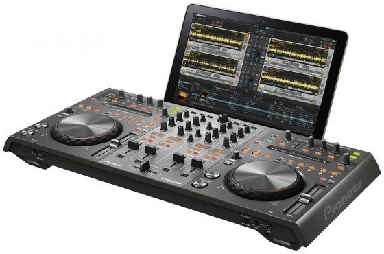 DDJ-T1 with laptop dock