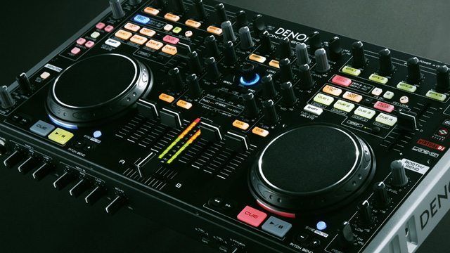 DENON  DN-MC6000 プロフェッショナルミキサー/コントローラー写真にてご確認下さい