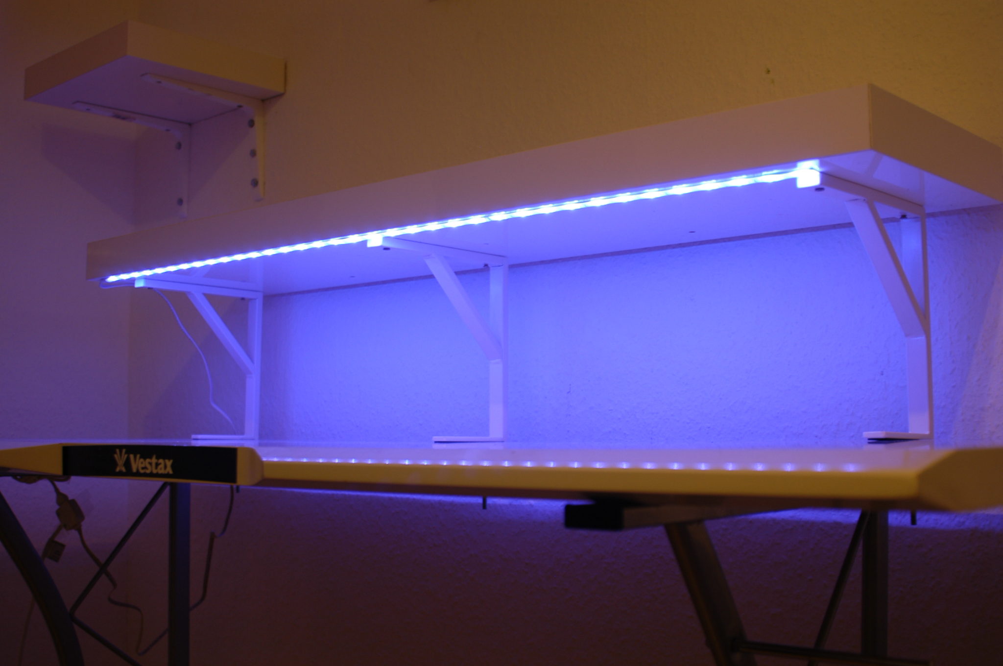 Подсветка стола светодиодной лентой