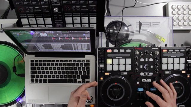 How to Sync Visuals Using MixEmergency and Traktor - DJ TechTools