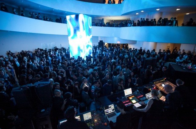 guggenheim-plastikman-crowd-view