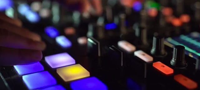 Remix Deck faders seem to live directly below the screens