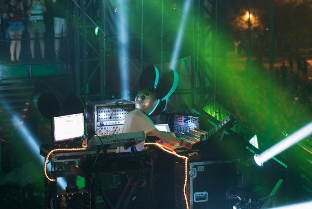 Deadmau5 - not afraid of real live production. 