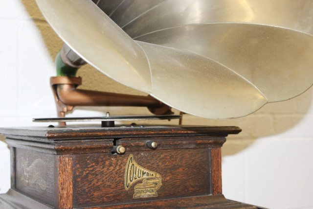 Columbia Disc Graphophone, 1910 © University of Illinois Library _ Flickr