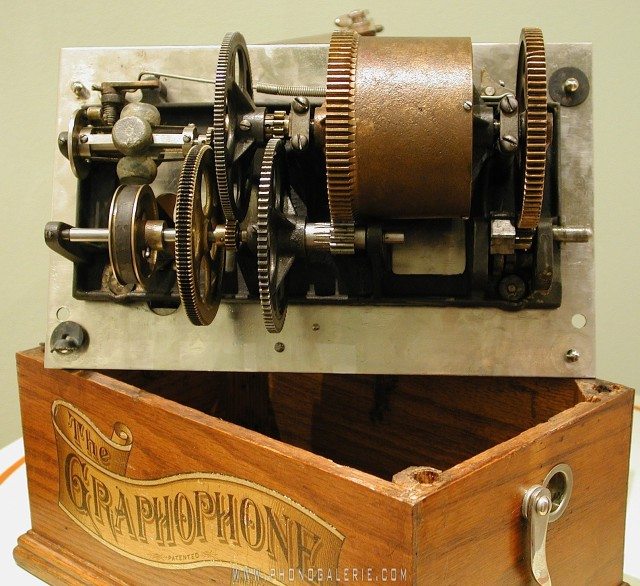 Spring Motor Graphophone, 1895 © Jalal Gerald Aro Library