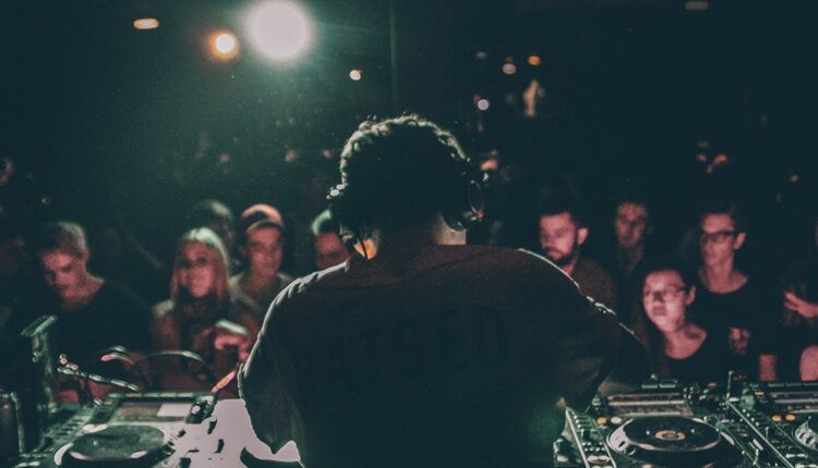 Reading A Crowd