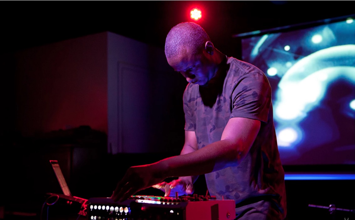 Samplenhold: DJTT Live Performers Have A Place To Play In LA - DJ TechTools