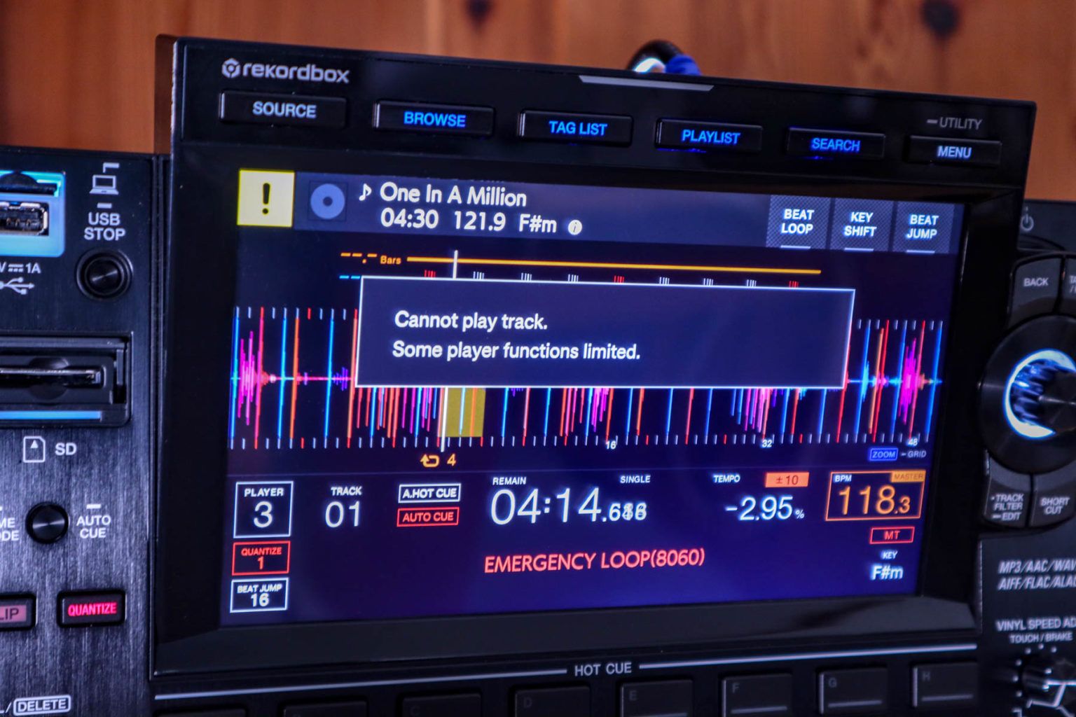 CDJ3000 vs 2020 review + analysis of Pioneer DJ's new player DJ