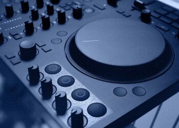 Traktor MX2: Native Instruments’ New 2-Channel Controller