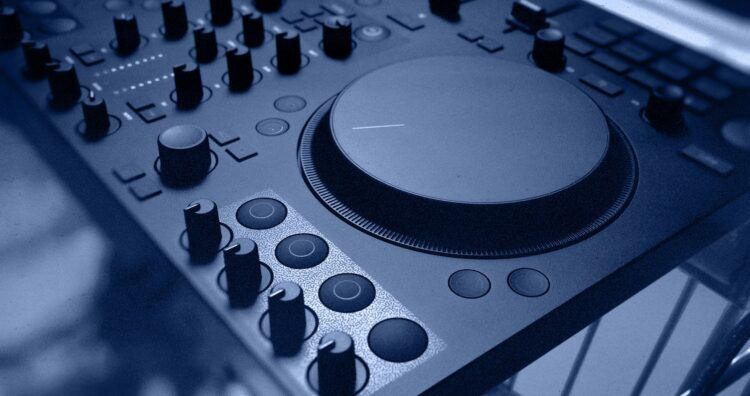 Traktor MX2: Native Instruments’ New 2-Channel Controller