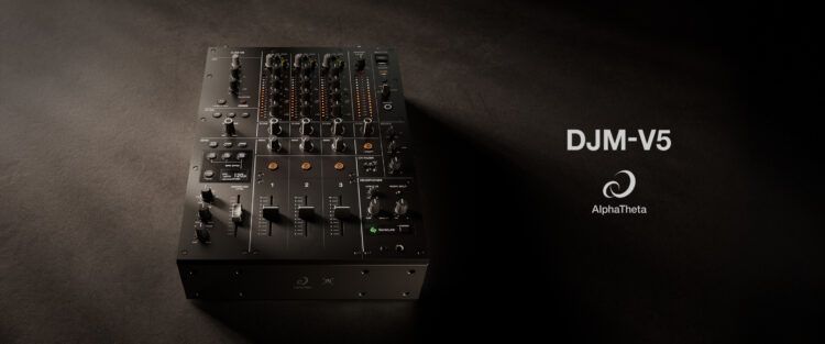 The DJM-V5 from AlphaTheta: 3 channels, 4-band EQ, V10 sound – no Beat FX or crossfader.